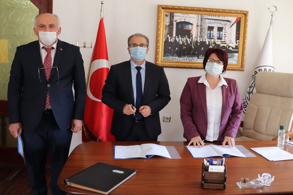 Karaburun Belediye Başkanlığı ve Karaburun Tapu M&uuml;d&uuml;rl&uuml;ğ&uuml; arasında imzalanan protokol