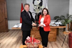 Bornova&rsquo;da son 3,5 yıl i&ccedil;inde yapılan yatırımları Başkan İduğ&rsquo;dan dinleyen