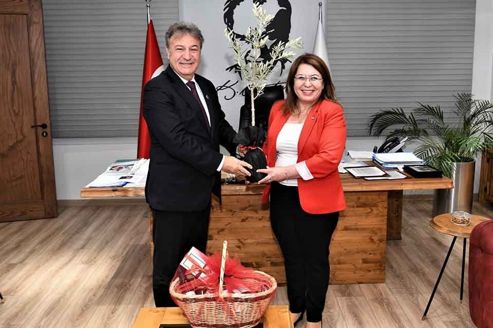 Bornova&rsquo;da son 3,5 yıl i&ccedil;inde yapılan yatırımları Başkan İduğ&rsquo;dan dinleyen