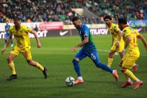 S&uuml;per Lig'de 16. hafta m&uuml;cadelesinde, &Ccedil;aykur Rizespor'a konuk olan G&ouml;ztepe,