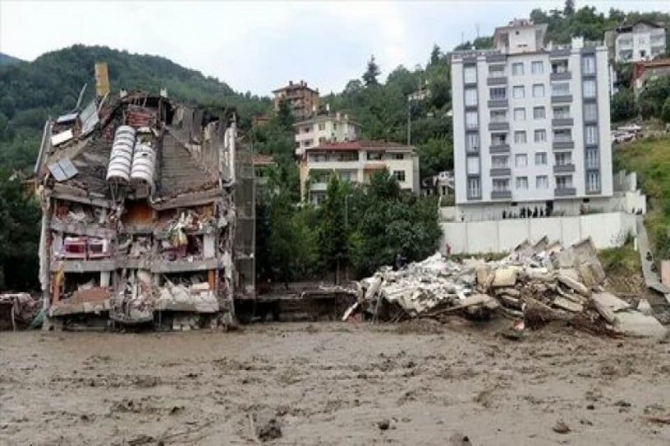AFAD'ın a&ccedil;ıklamasına g&ouml;re, yaşanan sel nedeniyle Kastamonu&rsquo;da 34, Sinop&rsquo;ta 6
