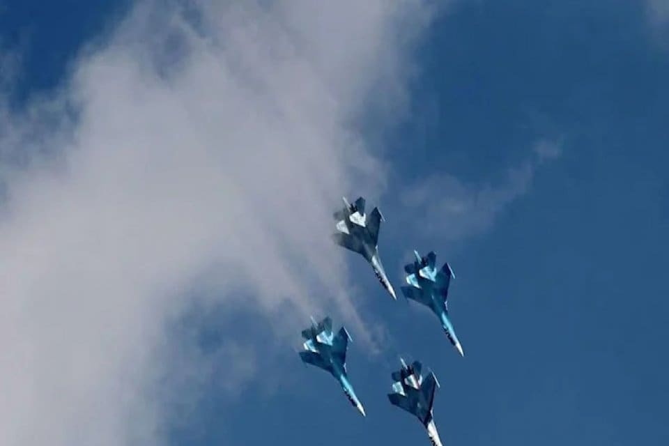 Rus savaş u&ccedil;aklarının, Karadeniz &uuml;zerinde devriye gezen silahsız İngiliz u&ccedil;aklarını