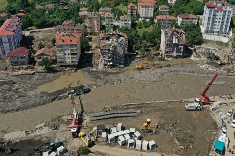 Afet ve Acil Durum Y&ouml;netimi Başkanlığı (AFAD), sel nedeniyle Kastamonu'da