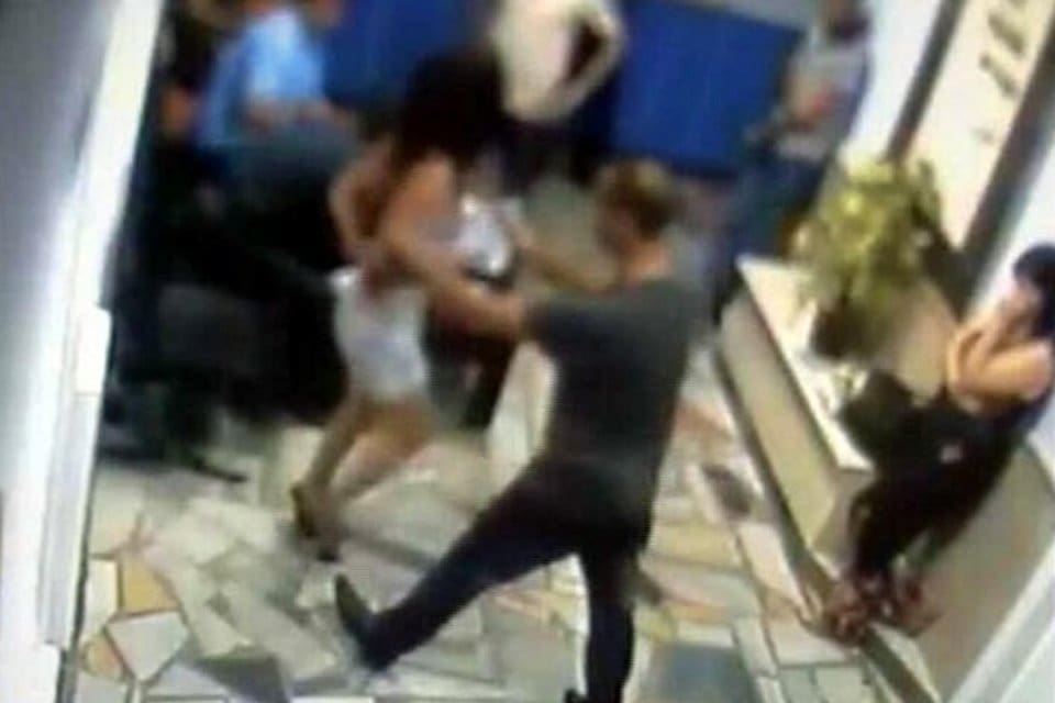 Yargıtay, İzmir'de g&ouml;zaltına alınıp, g&ouml;t&uuml;r&uuml;ld&uuml;ğ&uuml; polis merkezinde darbedilen Fevziye Cengiz
