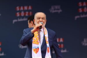 Kayseri'deki mitingde, Ankara Büyükşehir Belediye Başkanı Mansur Yavaş’tan sonra halka hitap