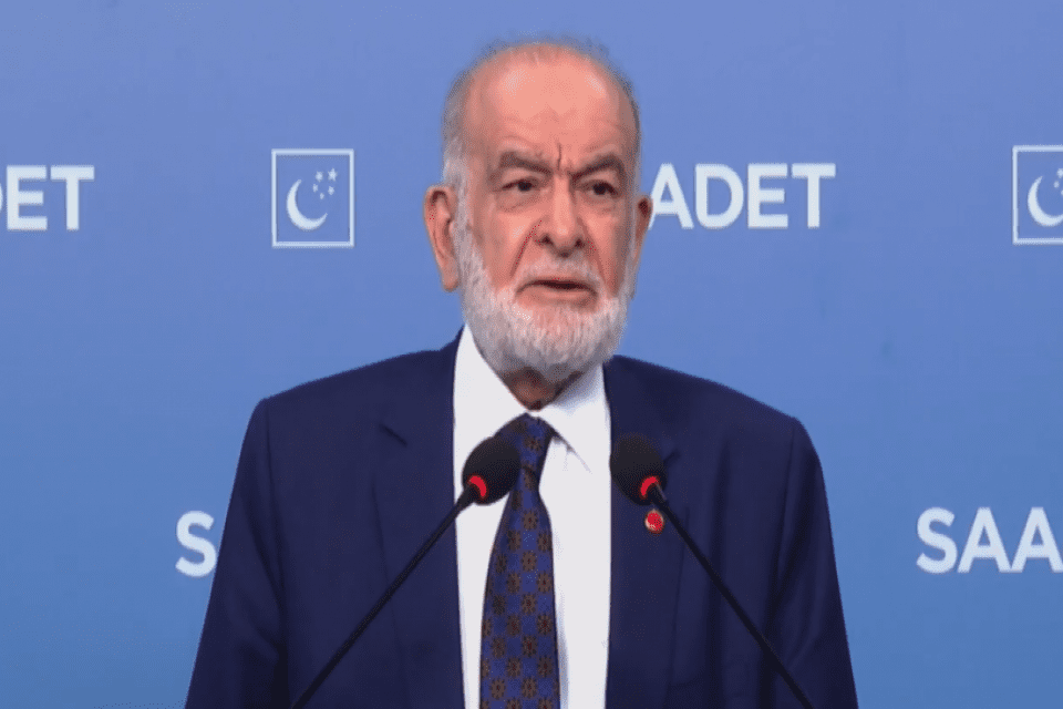 Saadet Partisi Genel Başkanı Temel Karamollaoğlu, haftalık basın toplantısında g&uuml;ndemi