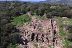 Resmi Gazete'de yayınlanan ilana g&ouml;re;&nbsp;Aigai Kazı Başkanlığı başkanlığının talebi &uuml;zerine