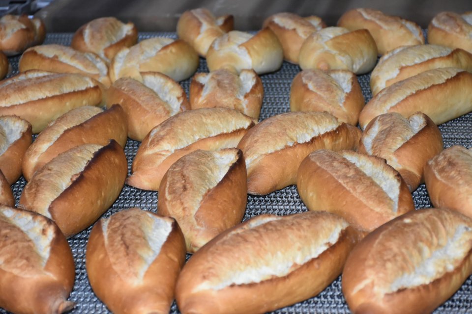 İZMİR'de, ekmek fiyatlarında artış talebi i&ccedil;in ilgili kurumlardan oluşturulan komisyon,