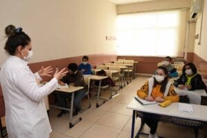 Lise ve &uuml;niversiteye giriş sınavına hazırlanan &ouml;ğrencilere &uuml;cretsiz eğitim olanağı