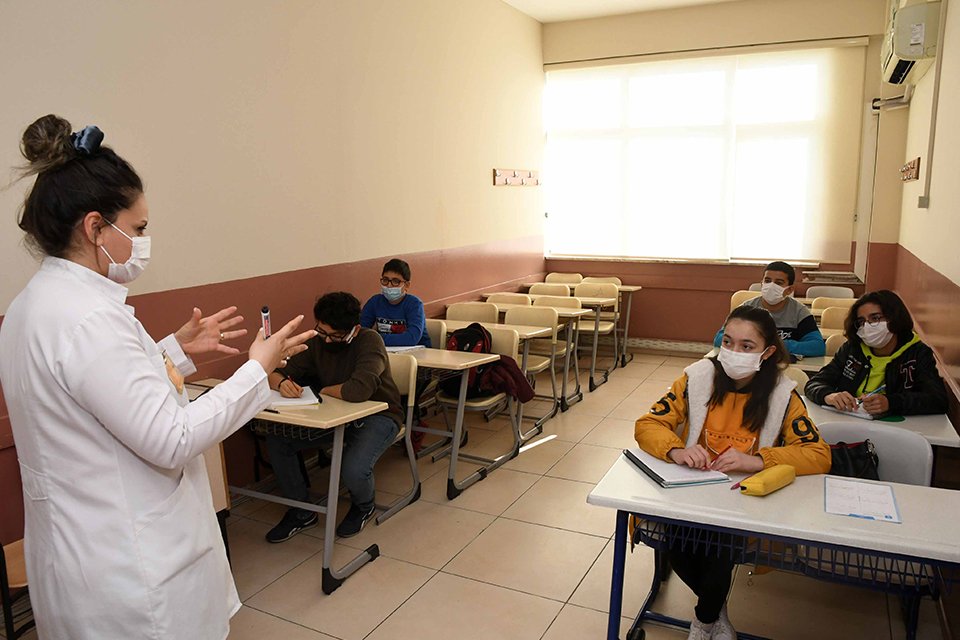 Lise ve &uuml;niversiteye giriş sınavına hazırlanan &ouml;ğrencilere &uuml;cretsiz eğitim olanağı