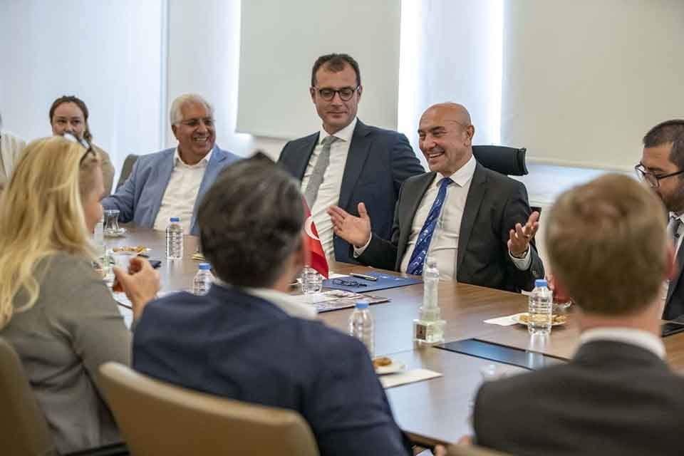 İzmir B&uuml;y&uuml;kşehir Belediye Başkanı Tun&ccedil; Soyer, Bremen ile İzmir&rsquo;in kardeş