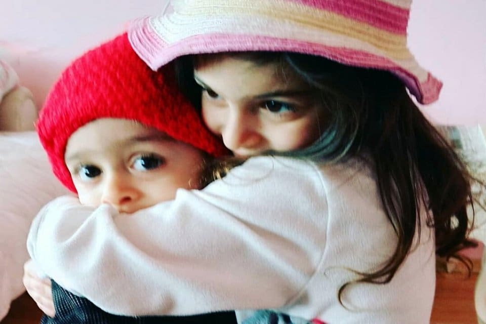 İzmir'in Gaziemir il&ccedil;esindeki bir restoranda yedikleri yemek sonrası Ece Melisa