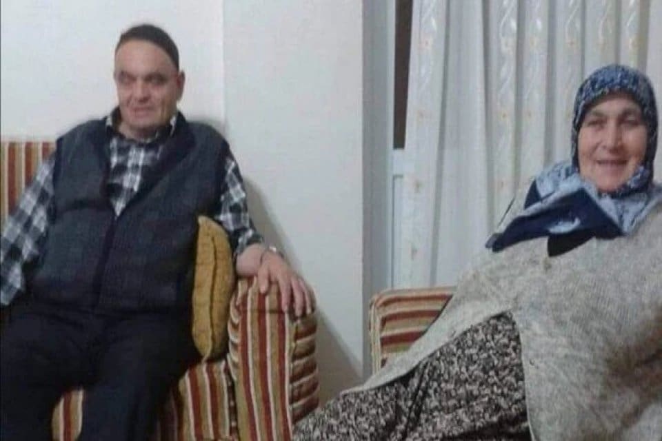 Kastamonu'da yaşayan &ccedil;ift tedavi i&ccedil;in gittikleri İstanbul'da koronavir&uuml;se yakalandı. Hastaneye