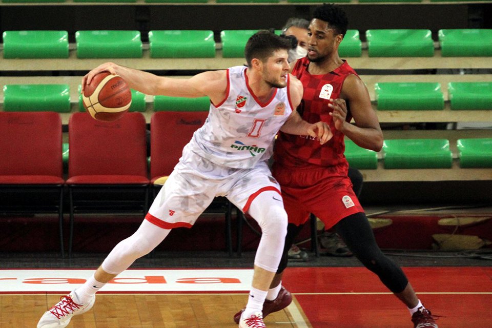 ING Basketbol Süper Ligi'nde üst üste 9'uncu galibiyetini evinde Empera