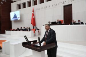 CHP İzmir Milletvekili Kamil Okyay Sındır, Milli Eğitim Bakanlığı tarafından