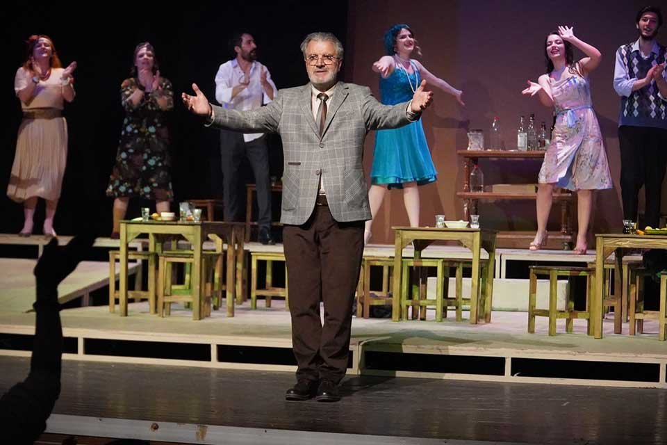 Karşıyaka Belediye Tiyatrosu 2022 yılının ilk perdesini Fosforlu Cevriye M&uuml;zikali