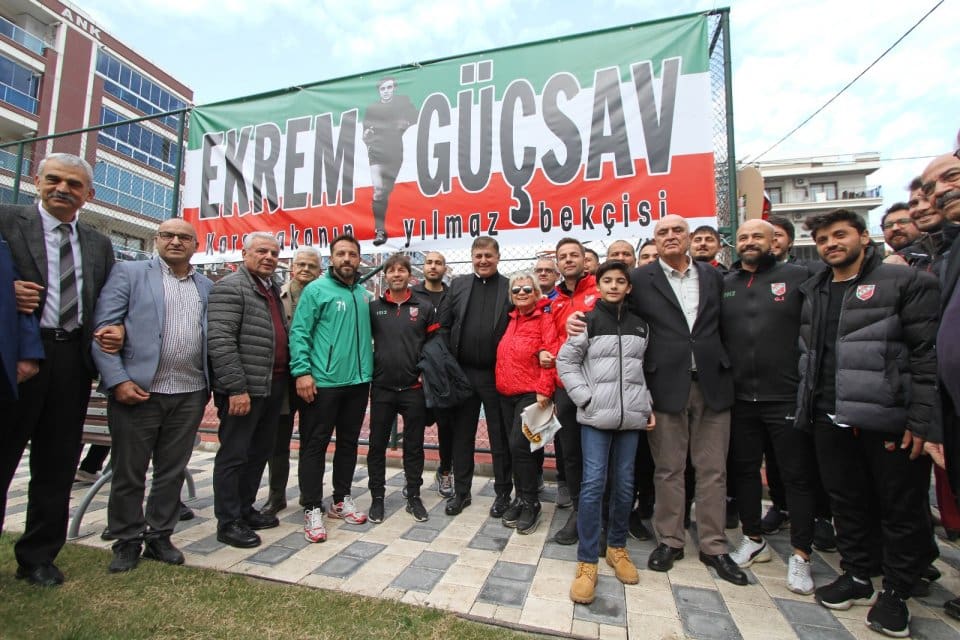 Karşıyaka&rsquo;ya değer katan isimleri yaşarken onurlandıran Karşıyaka Belediyesi, KSK&rsquo;nin unutulmaz