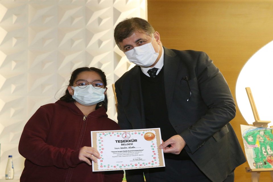 Karşıyaka Belediyesi tarafından ‘hayvan sevgisi’ temasıyla düzenlenen resimli kompozisyon yarışmasının
