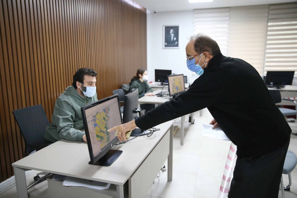 Karşıyaka Belediyesi, belediyede askıya çıkan Cumhuriyet Mahallesinin tamamını, İnönü ve