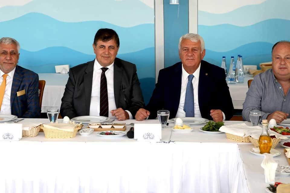 Karşıyaka Belediye Başkanı Dr. Cemil Tugay ve Esnaf Masası&rsquo;ndan sorumlu