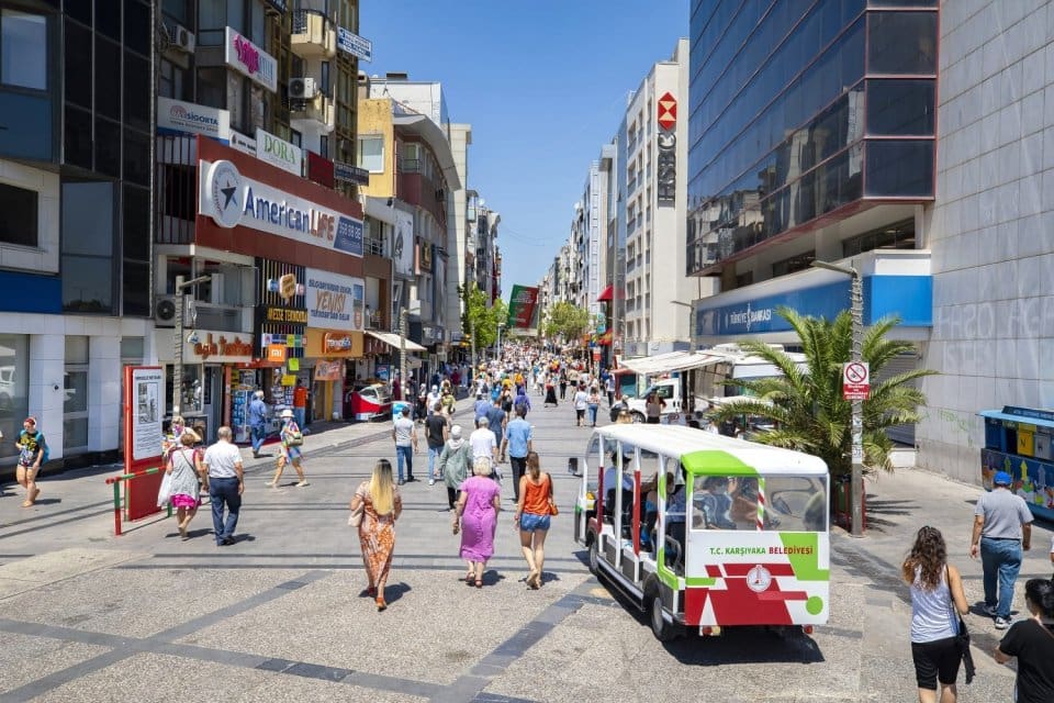 Karşıyaka &Ccedil;arşı&rsquo;nın revizyonu i&ccedil;in Karşıyaka Belediyesi tarafından y&uuml;r&uuml;t&uuml;len projenin en