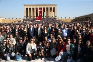 Karşıyaka Belediyesi, bir ilki daha ger&ccedil;ekleştirerek Anıtkabir&rsquo;e sanal tur d&uuml;zenliyor.