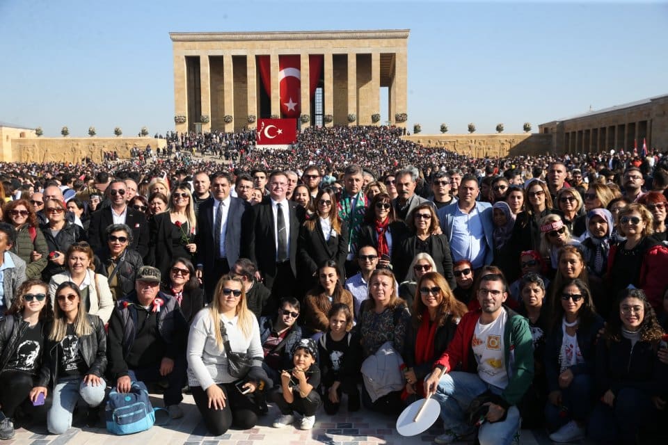 Karşıyaka Belediyesi, bir ilki daha ger&ccedil;ekleştirerek Anıtkabir&rsquo;e sanal tur d&uuml;zenliyor.