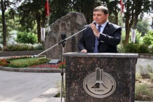 Ulu &Ouml;nder Gazi Mustafa Kemal Atat&uuml;rk&rsquo;&uuml;n Karşıyaka&rsquo;ya geldiği ve Karşıyaka