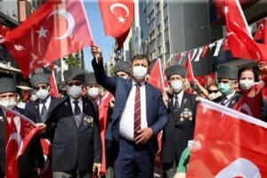 Karşıyakalılar, 30 Ağustos Zafer Bayramı&rsquo;nın 99. yıl d&ouml;n&uuml;m&uuml;n&uuml; coşku ve