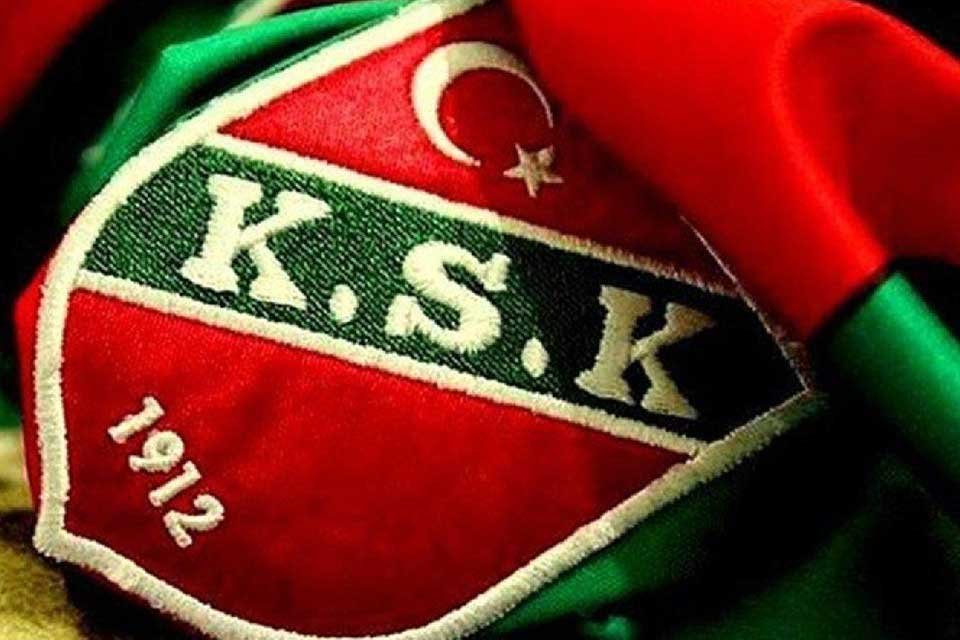 Bor&ccedil;lu olduğu 96 eski futbolcu, teknik adam ve &ccedil;alışanından muvafakatname