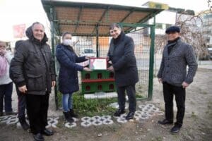 Karşıyaka Belediyesi tarafından, hayırsever vatandaşların katkılarıyla il&ccedil;ede bulunan parkların tamamına