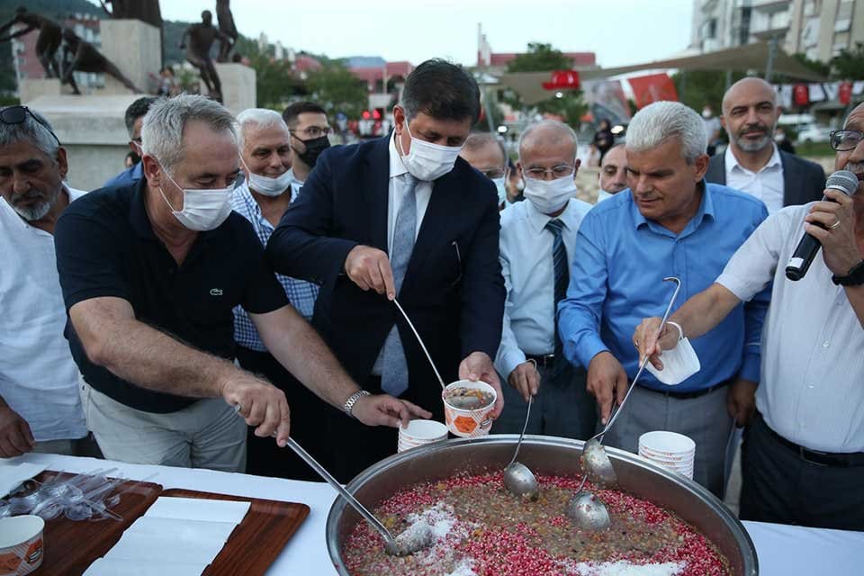 Karşıyaka Belediyesi'nin kadın girişimcilere ve &ouml;zellikle pandemi d&ouml;neminde sıkıntı yaşayan