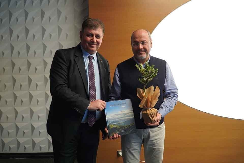 Gıda M&uuml;hendisi Dr. B&uuml;lent Şık&nbsp;&nbsp;&ldquo;&Ccedil;ocuklar ve Gıda G&uuml;venliği&rdquo; adlı yeni