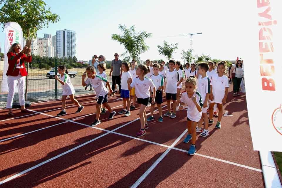 Karşıyaka Belediyesi, &ccedil;ocukların yaz tatilini verimli ge&ccedil;irebilmesi adına başlattığı kurs