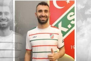 Karşıyaka, d&ouml;rd&uuml;nc&uuml; imzayı bir s&uuml;redir g&ouml;r&uuml;şmelerini s&uuml;rd&uuml;rd&uuml;ğ&uuml; altyapısından &ccedil;ıkıp Karaman