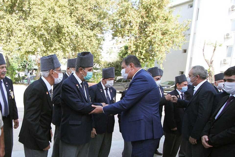 Karşıyaka&rsquo;da &ldquo;19 Eyl&uuml;l Gaziler G&uuml;n&uuml;&rdquo; dolayısıyla t&ouml;ren d&uuml;zenlendi. Kaymakamlık bah&ccedil;esinde