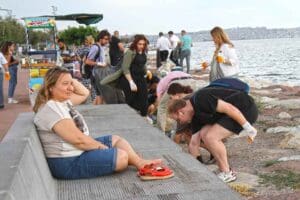 Karşıyaka Belediye Başkanı Dr. Cemil Tugay, &uuml;niversite &ouml;ğrencisi 5 gen&ccedil;
