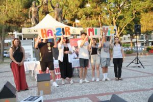 Karşıyaka'da Marmara depreminin 23. yıl dönümü nedeniyle gerçekleşen etkinlikte duygu