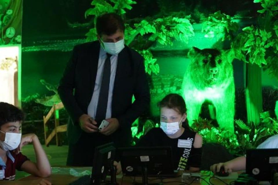 İzmir'in Karşıyaka il&ccedil;esi Belediyesi tarafından &uuml;retilen 'Mini PC' adı verilen