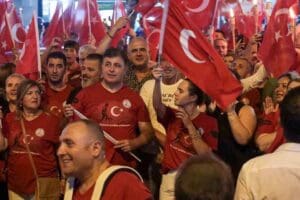 Karşıyaka Belediyesi tarafından 30 Ağustos Zafer Bayramı dolayısıyla d&uuml;zenlenen Fener