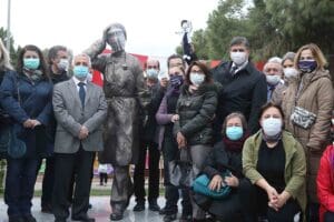 Karşıyaka Belediyesi tarafından Bostanlı Hıfzı Veldet Velidedeoğlu Parkı i&ccedil;erisine Covid-19