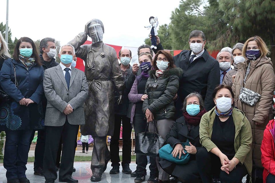 Karşıyaka Belediyesi tarafından Bostanlı Hıfzı Veldet Velidedeoğlu Parkı i&ccedil;erisine Covid-19