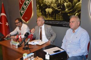 Karşıyaka camiasında haftalardır konuşulan futbol şubesinin camia i&ccedil;inden geniş katılımlı