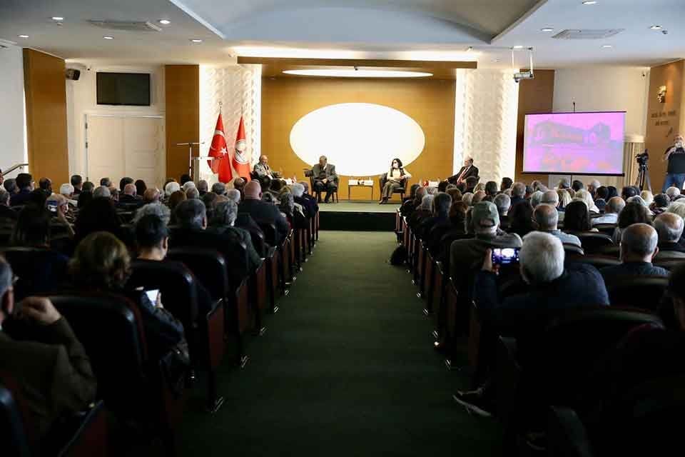 Karşıyaka Belediyesi tarafından d&uuml;zenlenen &ldquo;Tarım Politikaları ve Kentsel Tarım&rdquo; başlıklı