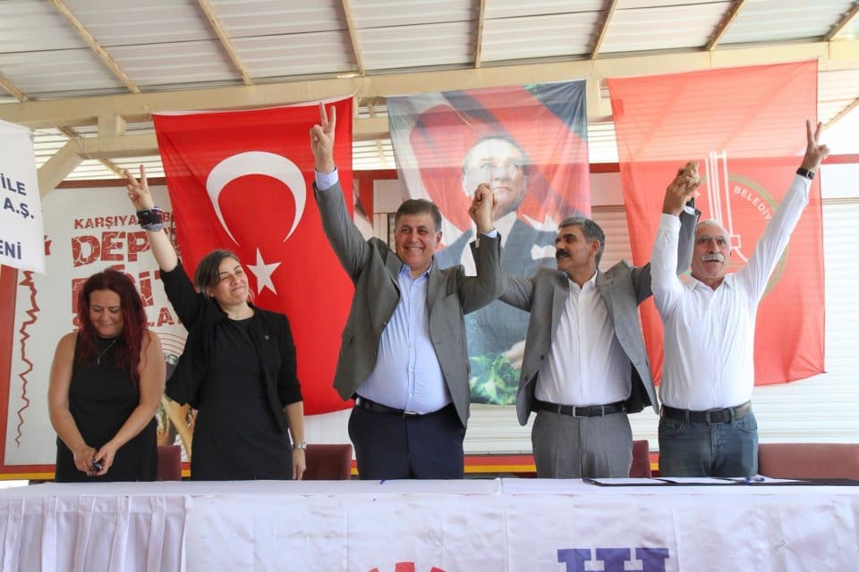 Giderek zorlaşan ekonomik koşullara rağmen emek&ccedil;inin hakkına sahip &ccedil;ıkan Karşıyaka