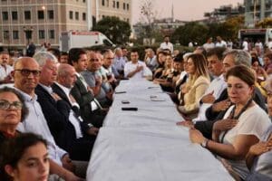 Karşıyaka Belediyesi, Muharrem Ayı dolayısıyla iftar programı d&uuml;zenledi. Z&uuml;beyde Hanım