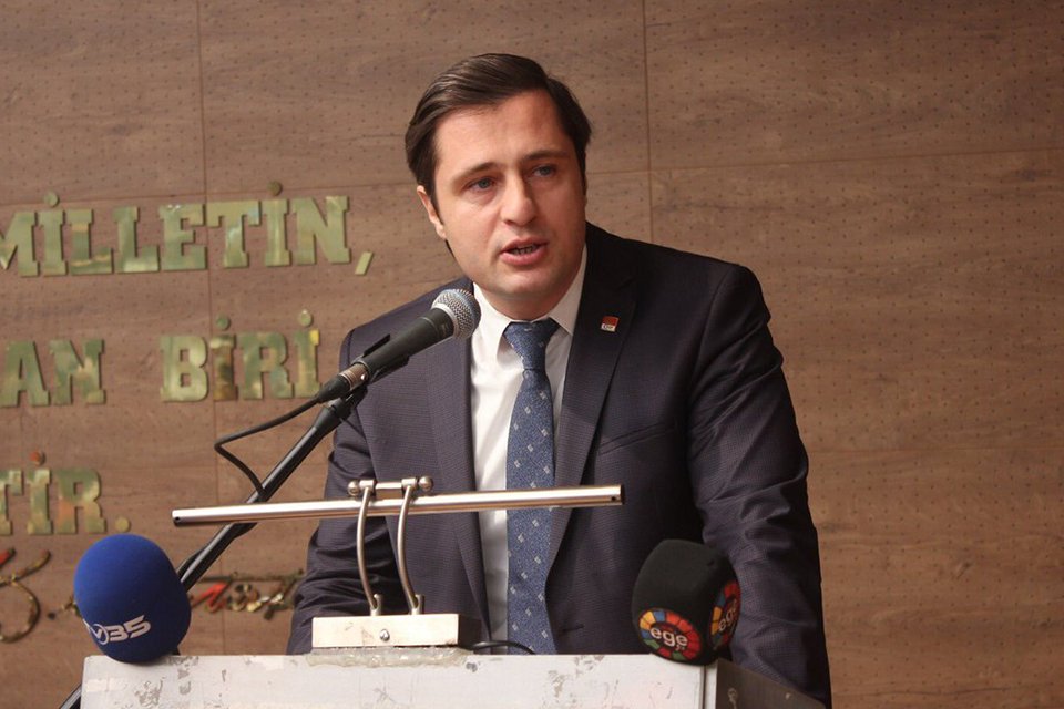 Karşıyaka Belediyesi'nin Kent A.Ş restoranı için kullandığı logonun AKP'li isimler