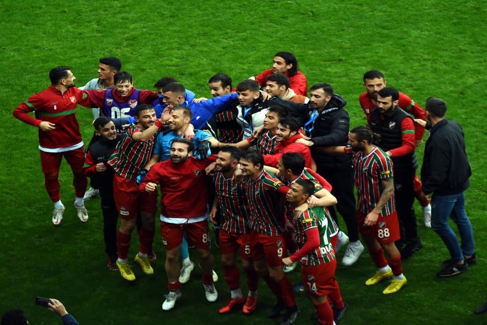 TFF 3'&uuml;nc&uuml; Lig 1'inci Grup'ta Karşıyaka, Ağrı 1970 Spor deplasmanındaki