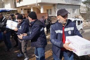 T&uuml;rkiye&rsquo;yi yasa boğan felaket sonrası deprem b&ouml;lgesine giden Karşıyaka Belediye