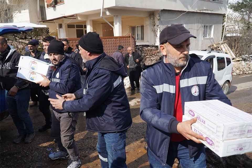 T&uuml;rkiye&rsquo;yi yasa boğan felaket sonrası deprem b&ouml;lgesine giden Karşıyaka Belediye